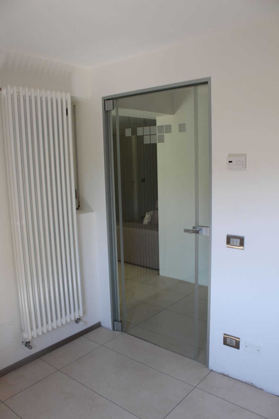 porta interna in vetro decorato
