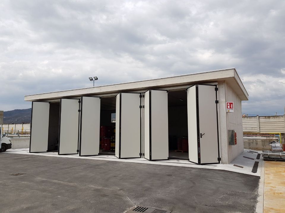 portone industriale con chiusura a libro