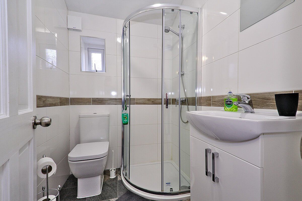 Ceres_E_Bathroom1