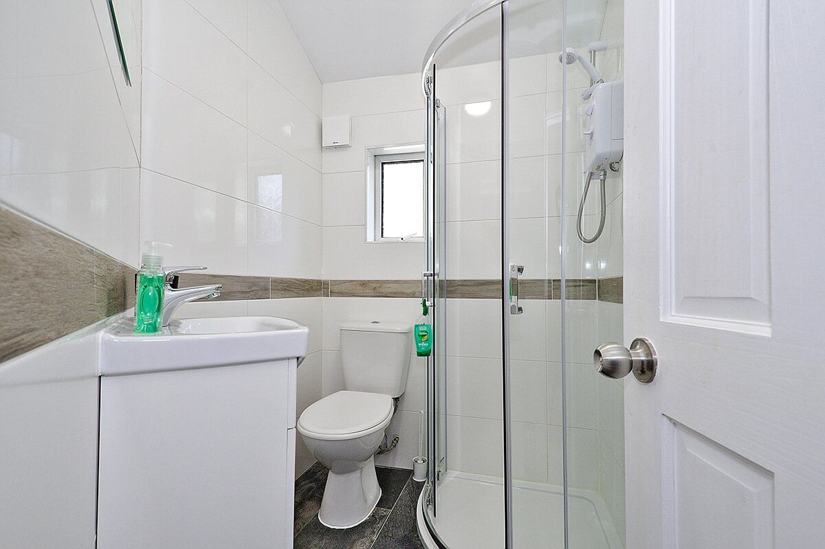 Ceres_E_Bathroom2