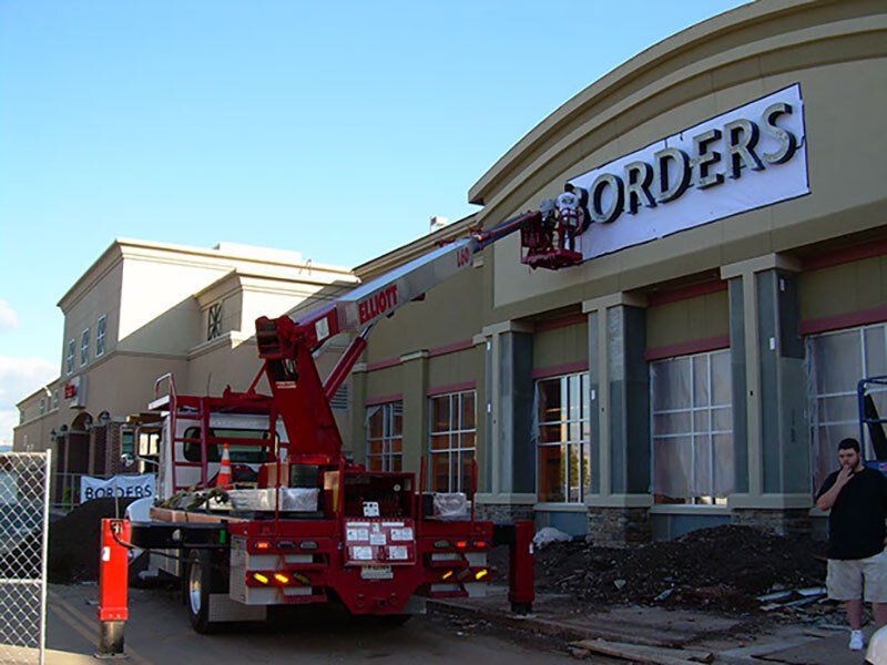 retial construction signage