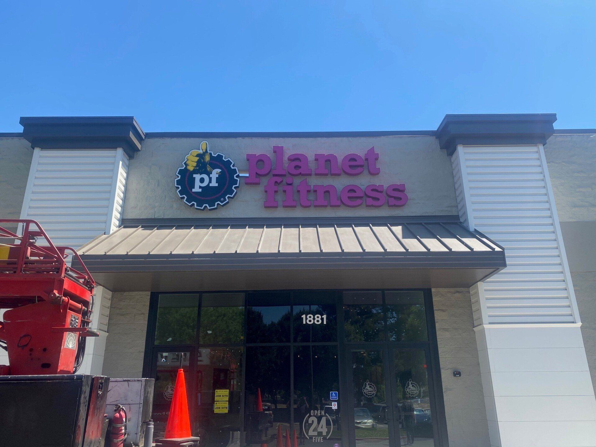 After planet fitness sign installation