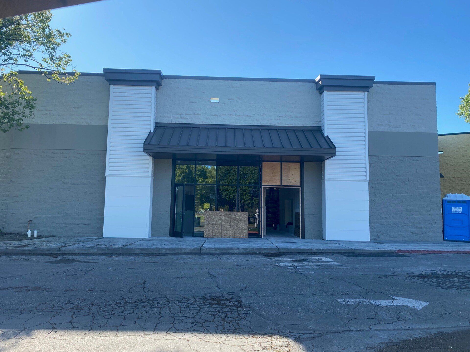 before planet fitness signage