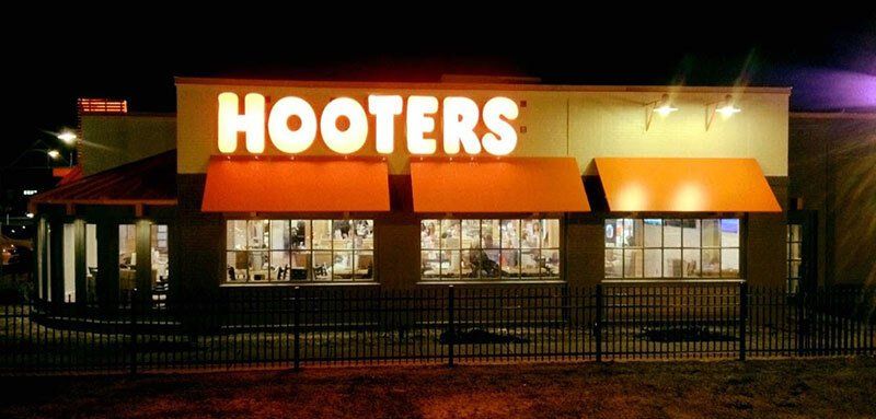 hooters channel letter sign