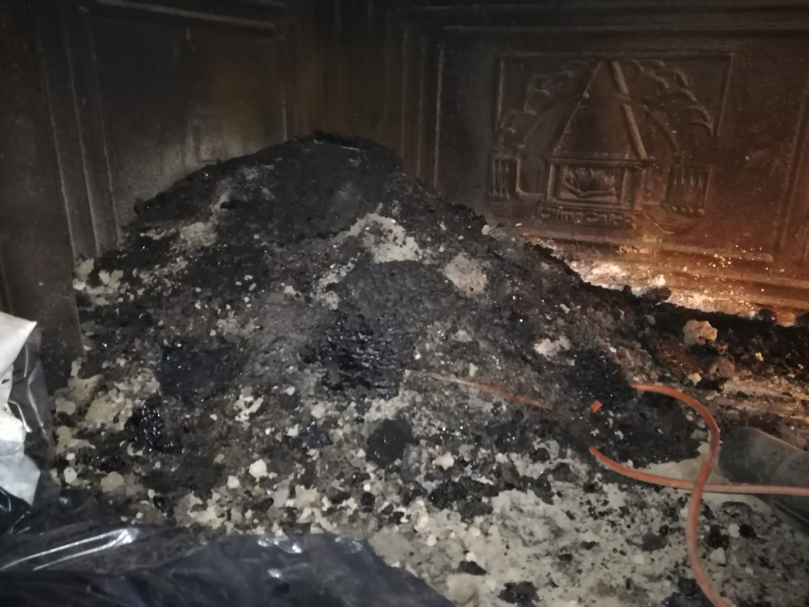 Residui lavorazione pulizia termocamino