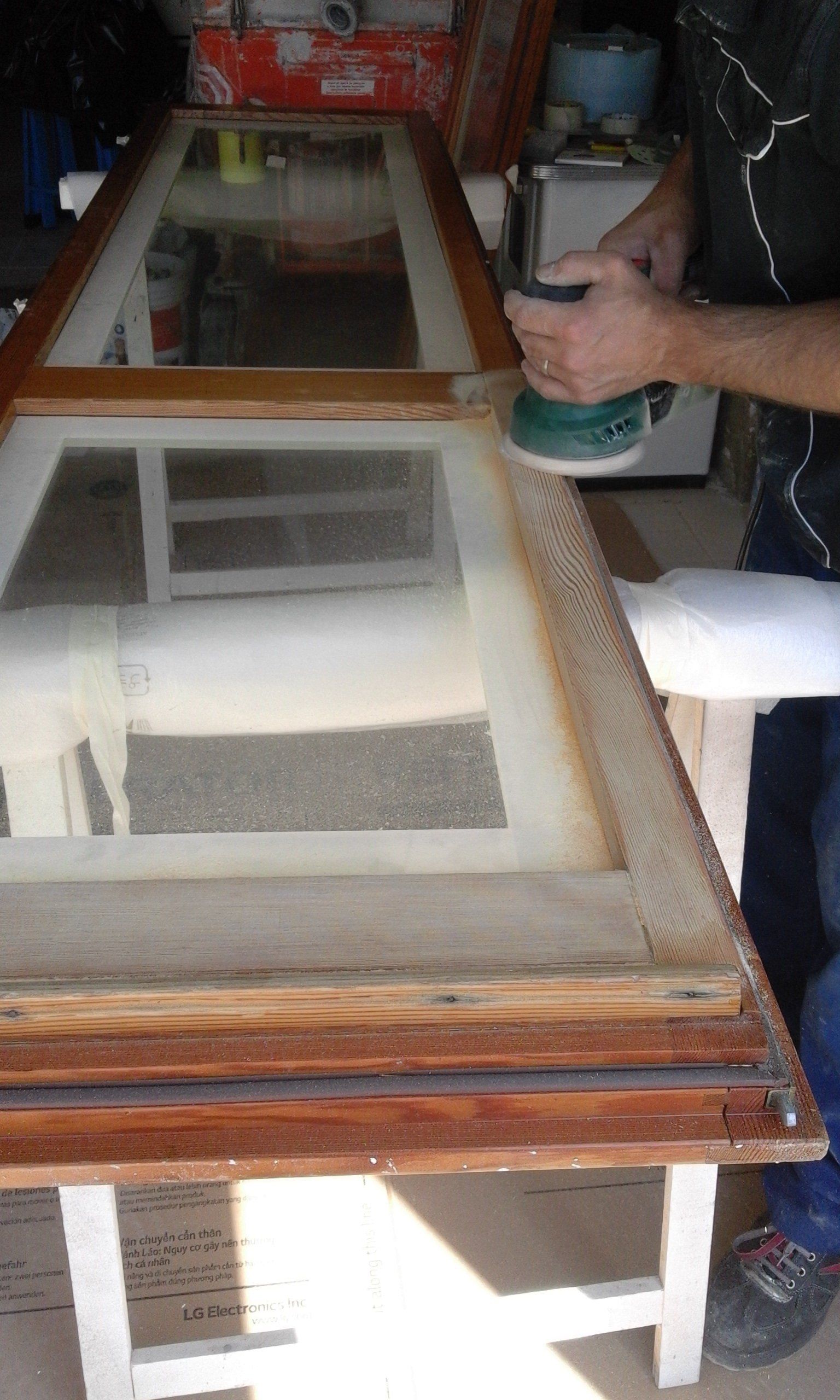 Restauro infissi in legno prima: Martino multiservizi