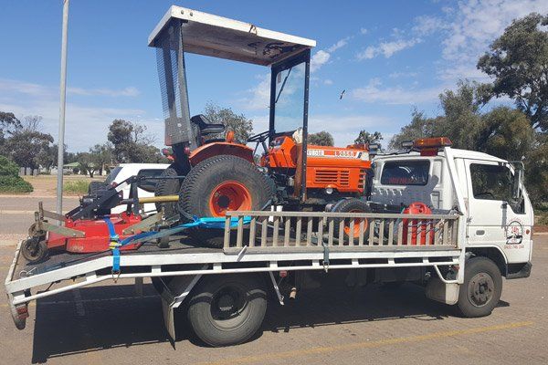 Tow truck towing tractor tow truck towing tractor