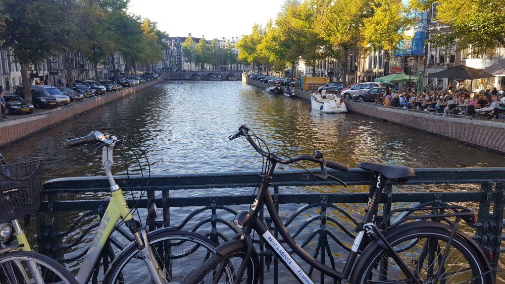 Amsterdam mit dem Fahrrad Grachten