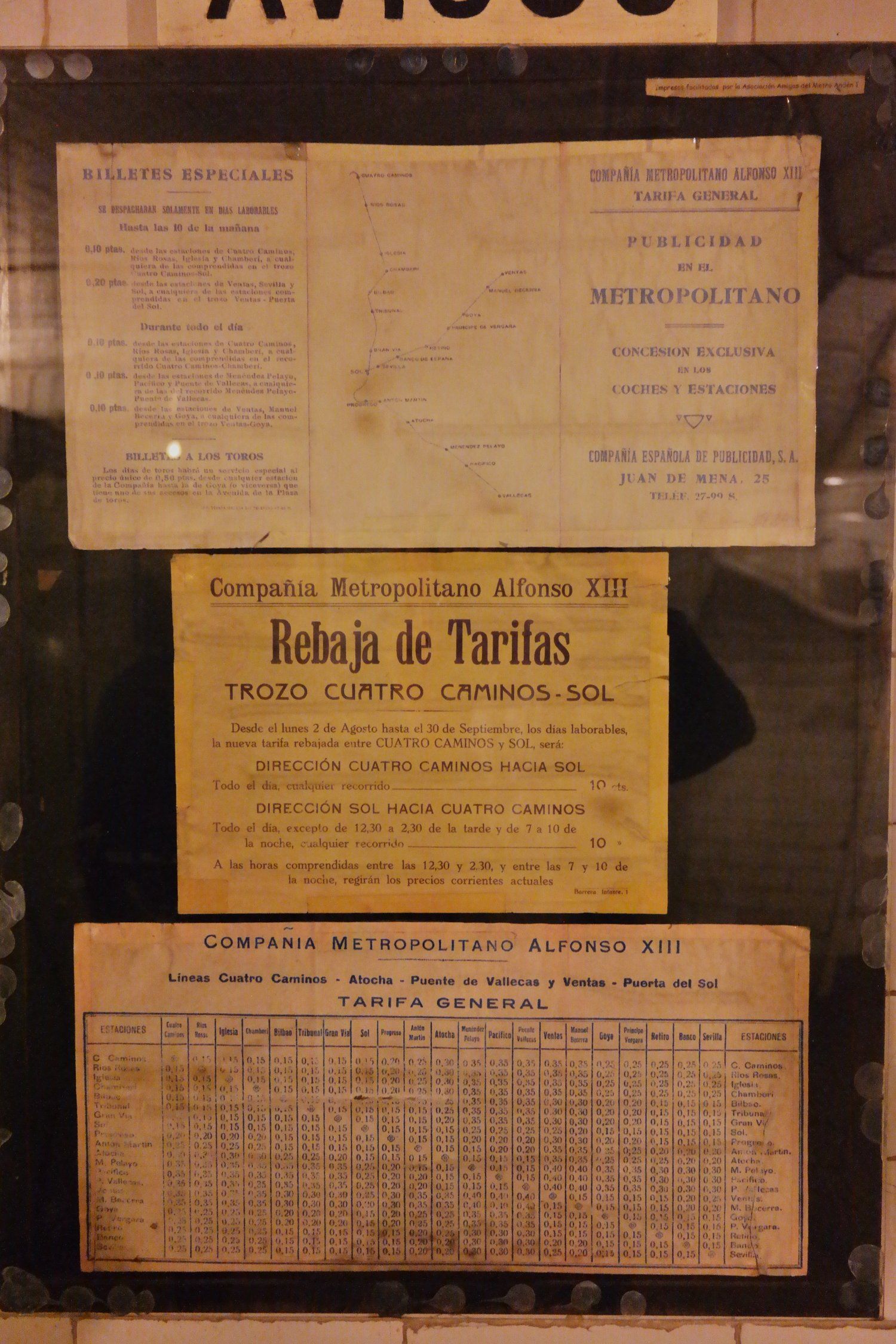 Zu sehen: Karte Metropolitano in: Die stillgelegte U-Bahn-Station Chamberí Madrid
