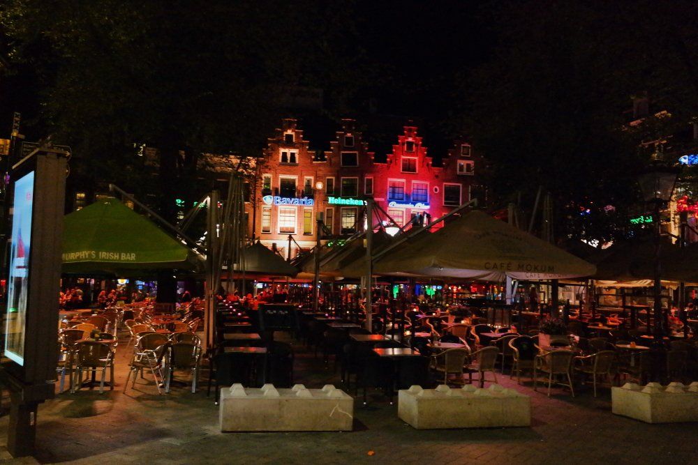 Amsterdam  bei Nacht Essen trinken
