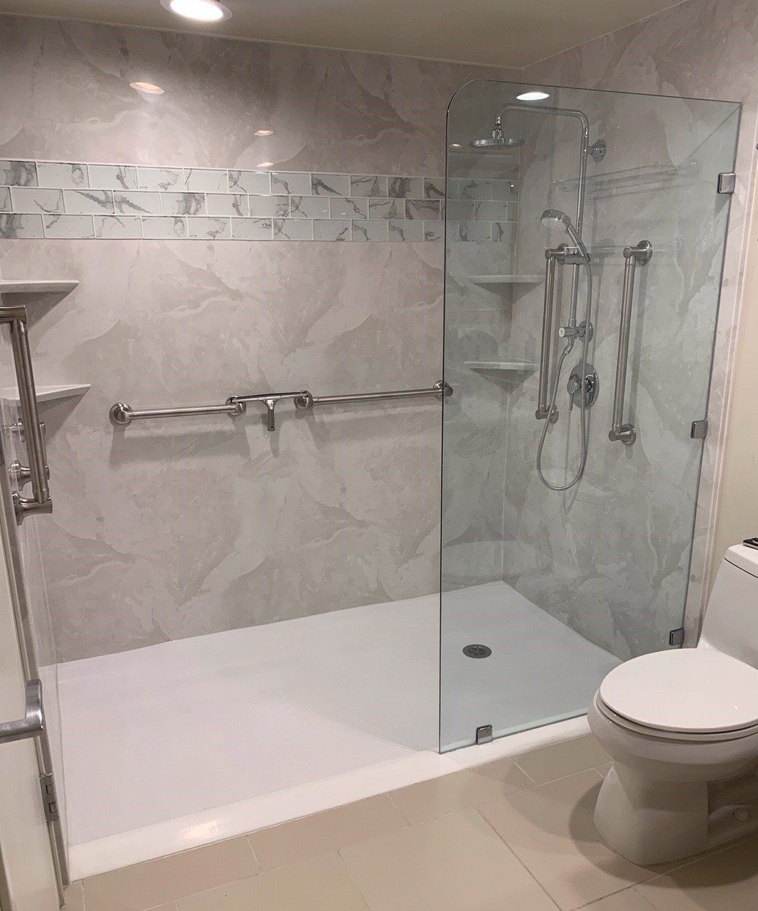 Walk In Shower with Adjustable Rain Shower Head
