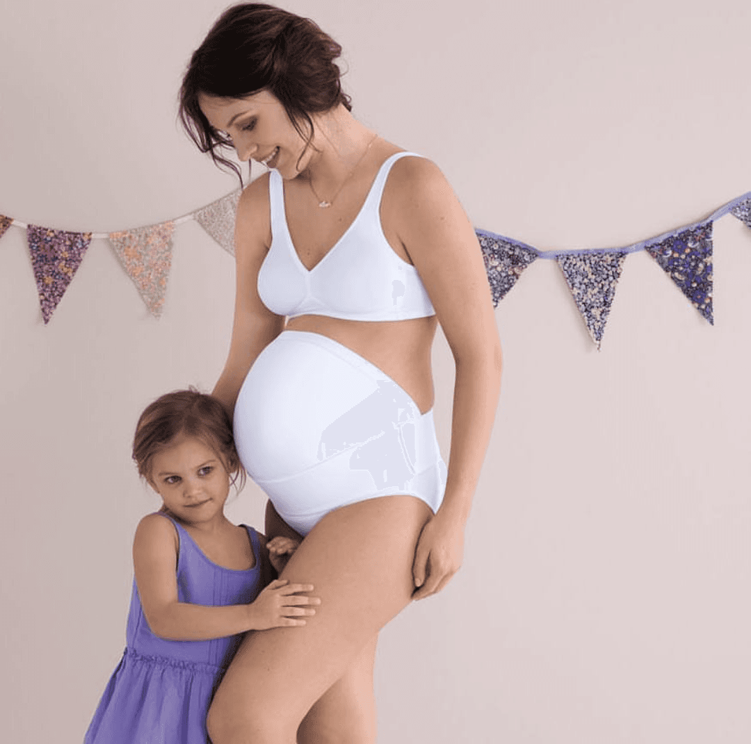 Bimba con mamma incinta