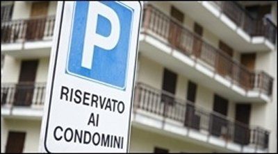 Segnale di un parcheggio condominiale
