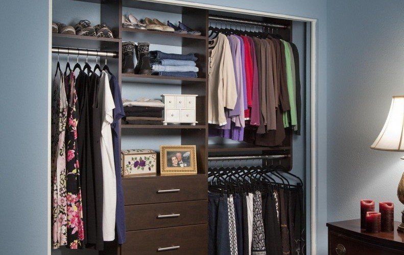 Chocolate Pear Women's Reach-in Closet