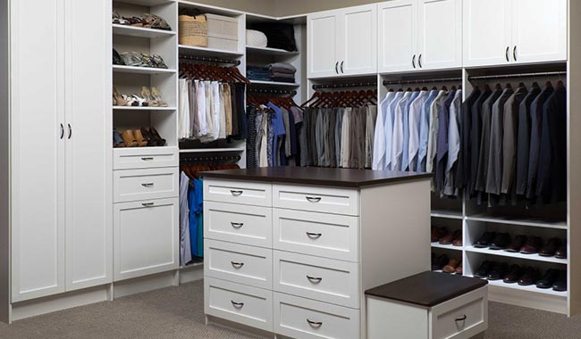 White Shaker Walk-In with Island- Coco Counter