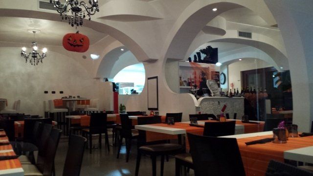 ristorante con arredi in stile Halloween