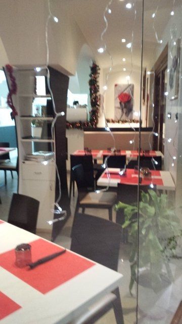 ristorante con luci per Natale