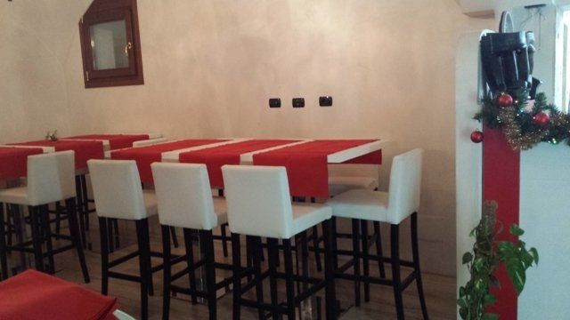 tavolo e sedie alte