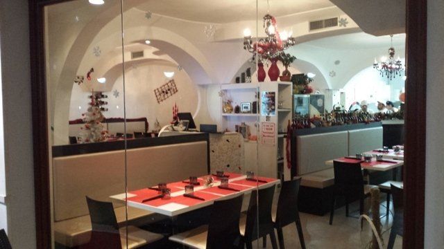 pizzeria con arredi moderni