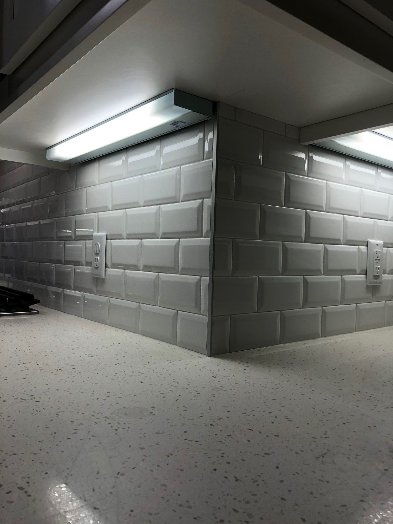 A kitchen with backsplash.