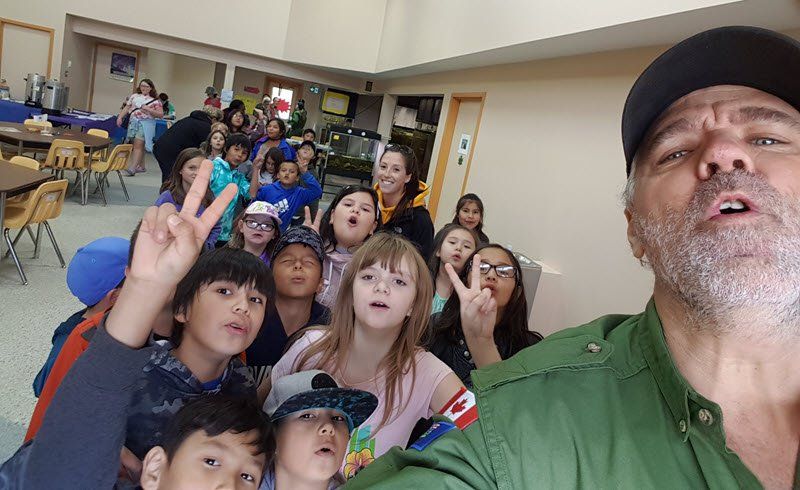 Thompson, MB: Matt Paproski howling with schoolchildren.