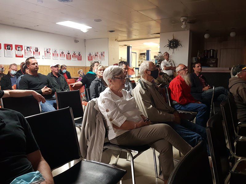 Website Premiere, Drumheller, AB: Hayven Curd and audience.