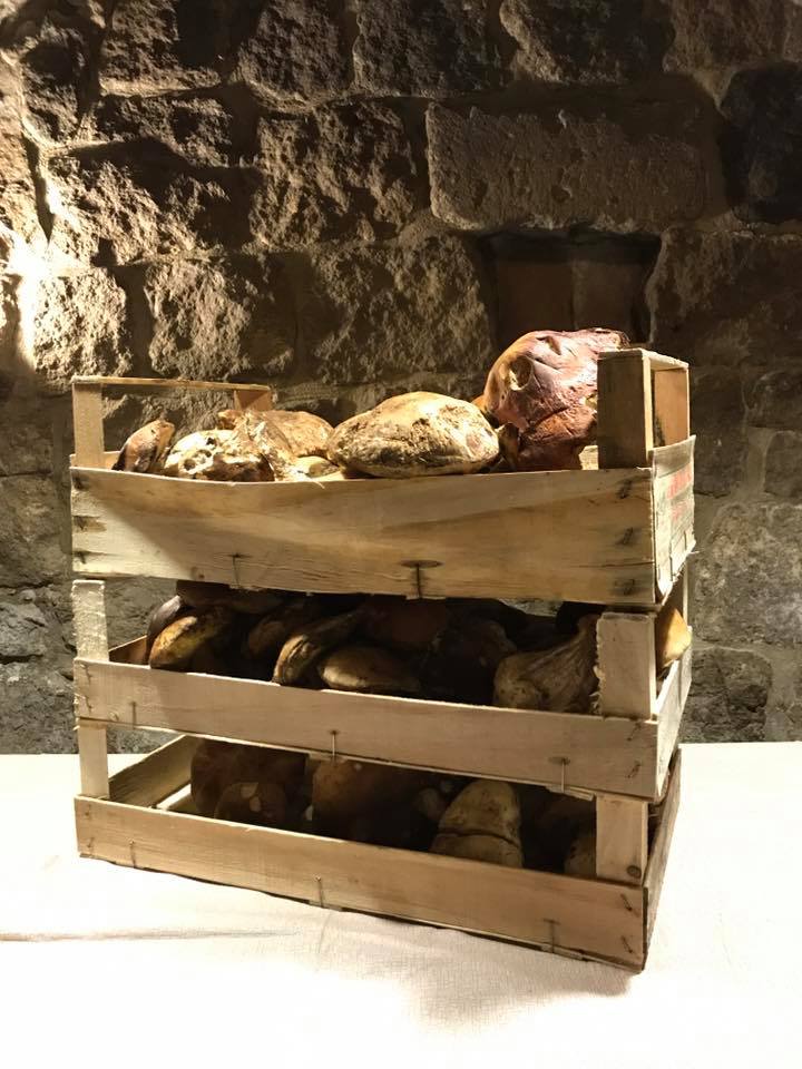 cassetta di legno con pattate americane