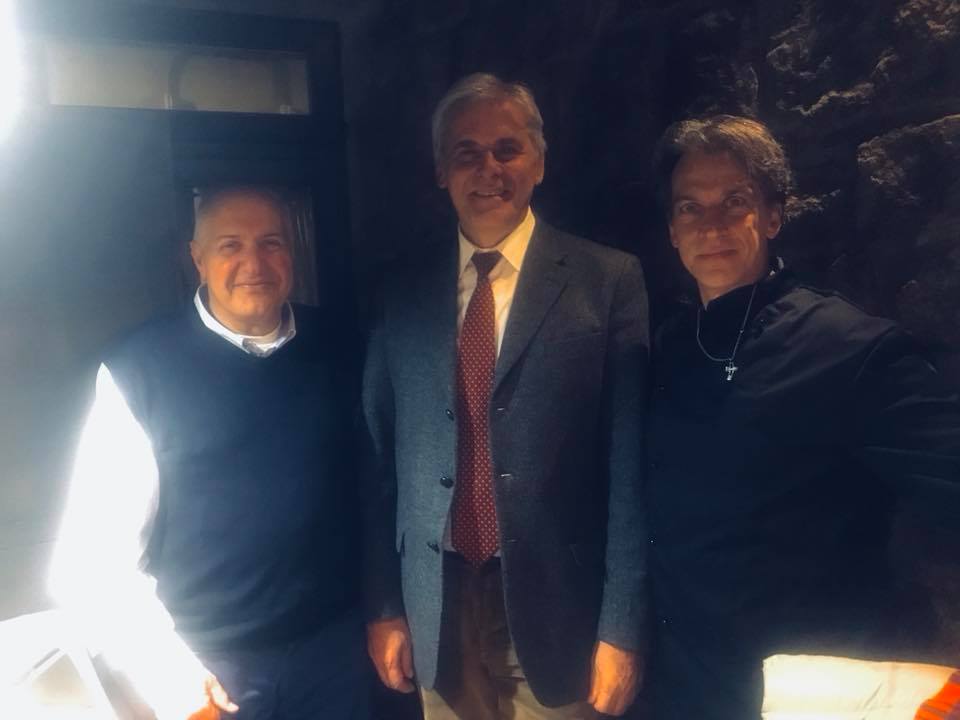 3 uomini in posa