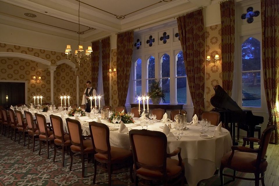 WHITE EGYPTIAN COTTON TABLECLOTHS AND NAPKINS