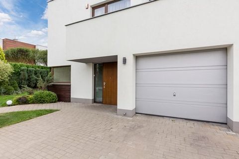 DTS — Modern House with Garage Door in El Campo, TX DTS — Modern House with Garage Door in El Campo, TX