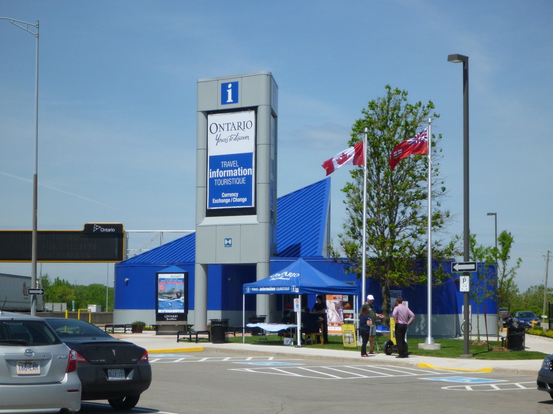 A blue building with the letter i on it