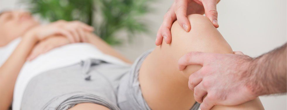 close up of a knee being given chirporactic treatment