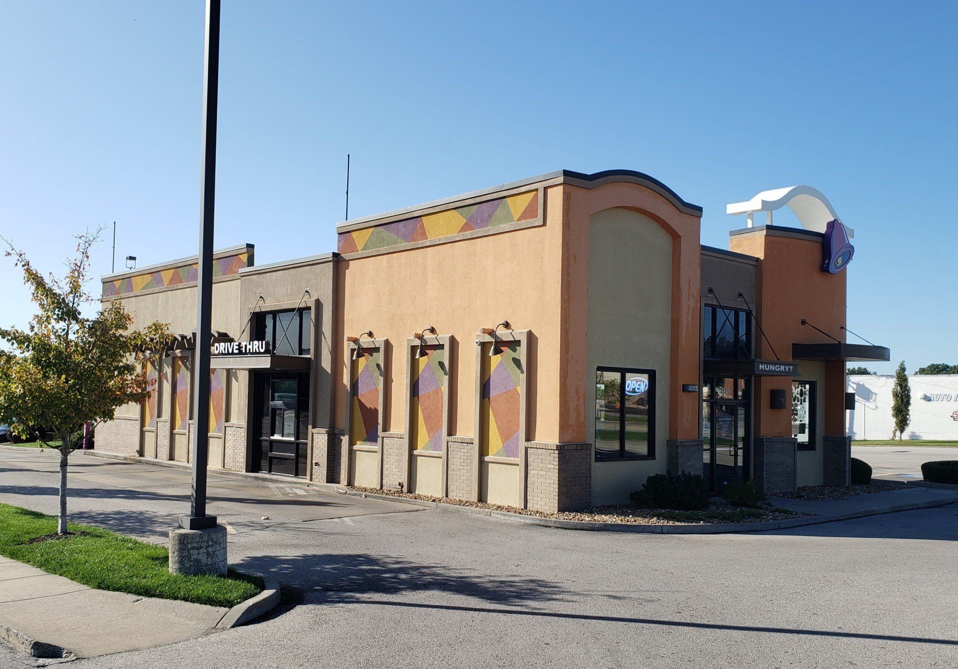 A taco bell restaurant sits on the corner of a street