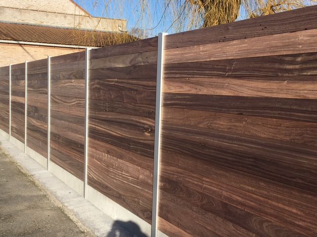 aluminium gleufpalen voor afsluitingen, schuttingen, omheiningen in combinatie met hardhouten tand- en groef planken Alu-Wood