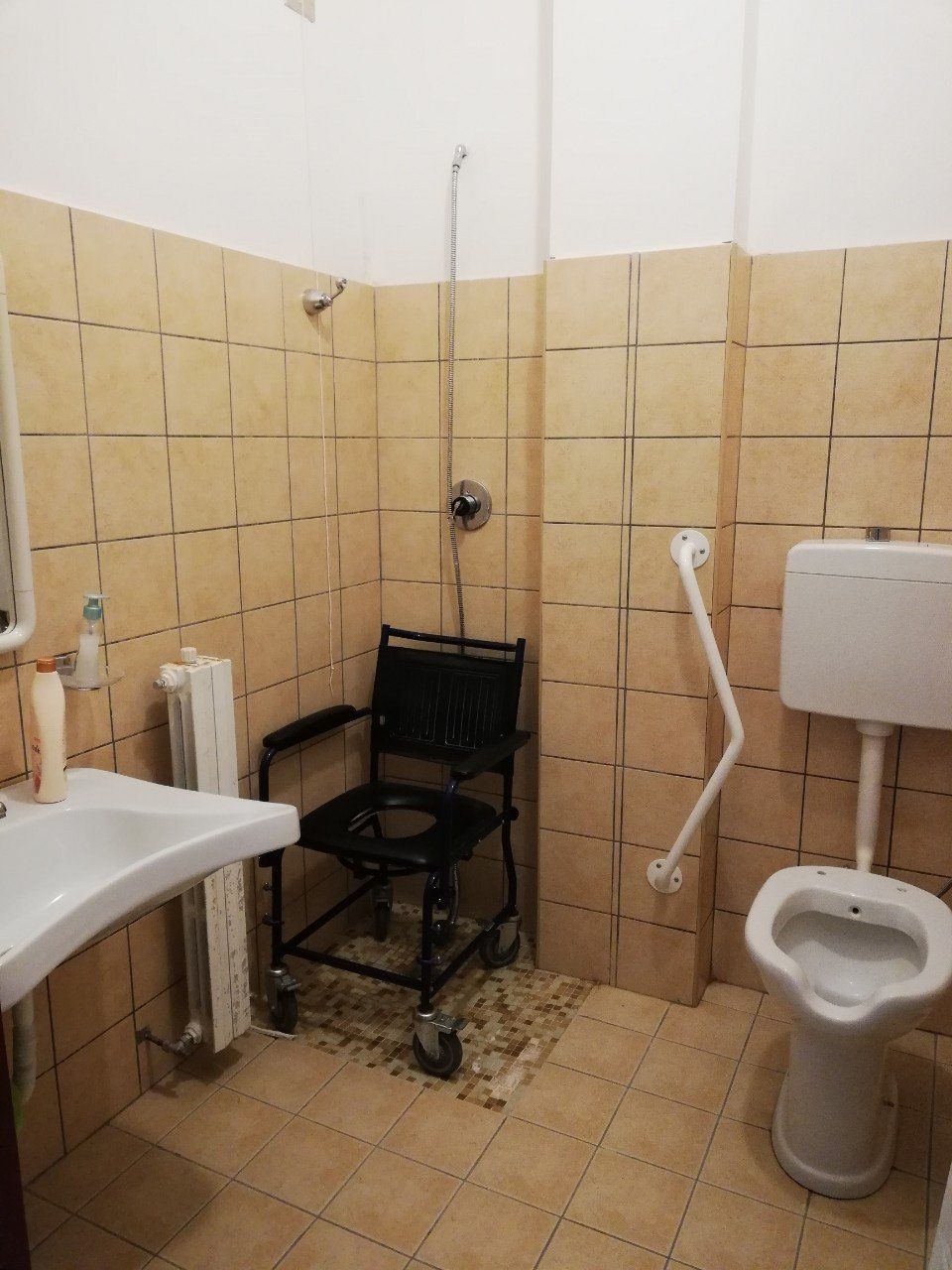 Casa di riposo con camere con bagno privato attrezzato
