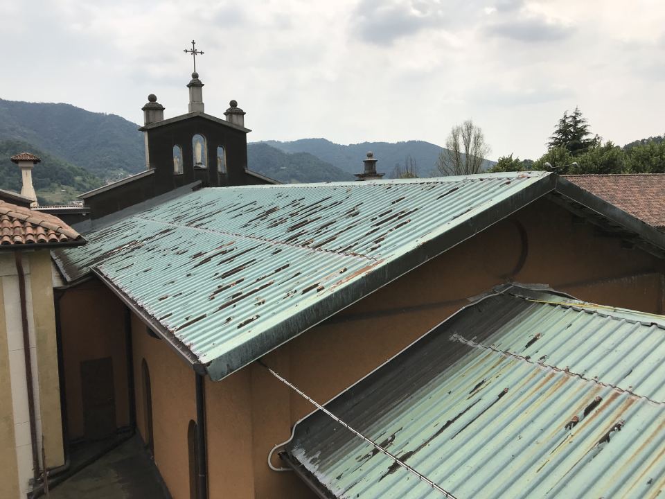 convento con tetto in eternit