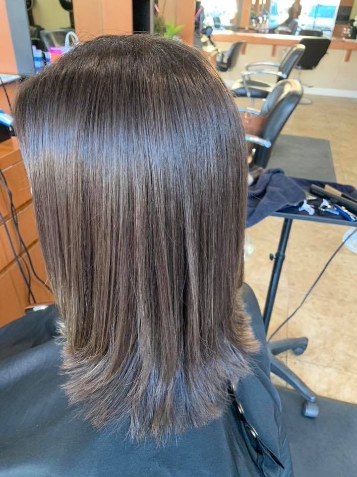 Short brunette hair style