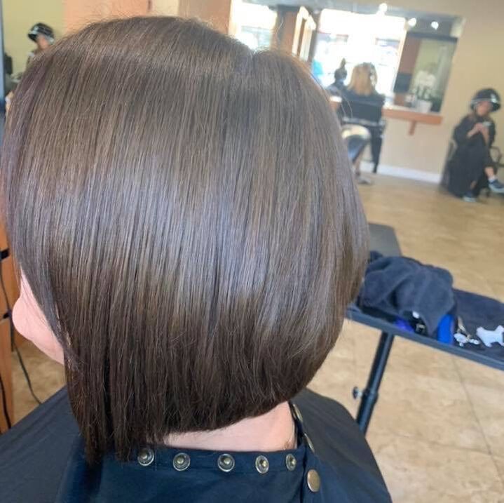 brunette hair stylist