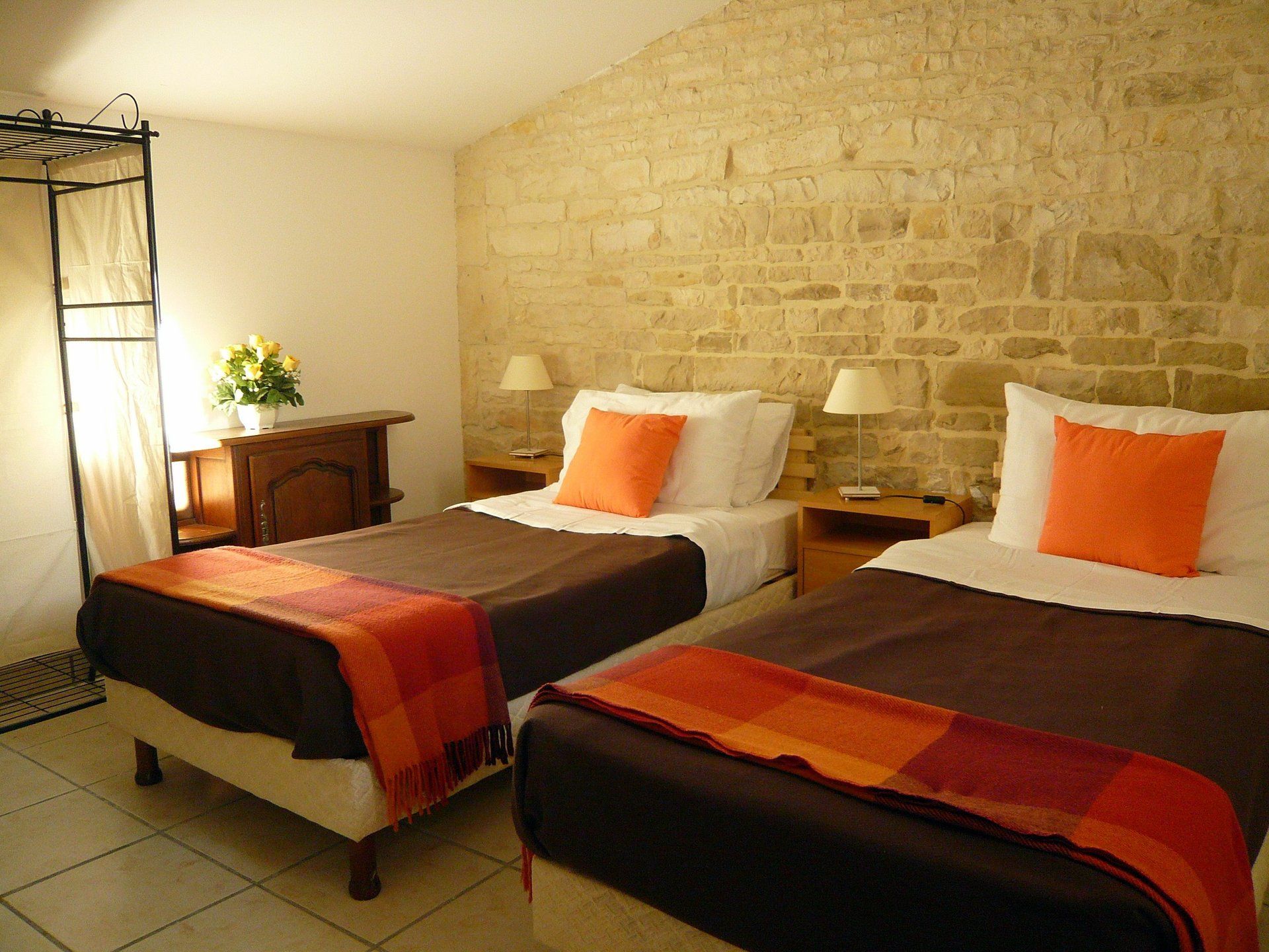 master-bedroom-twin-beds