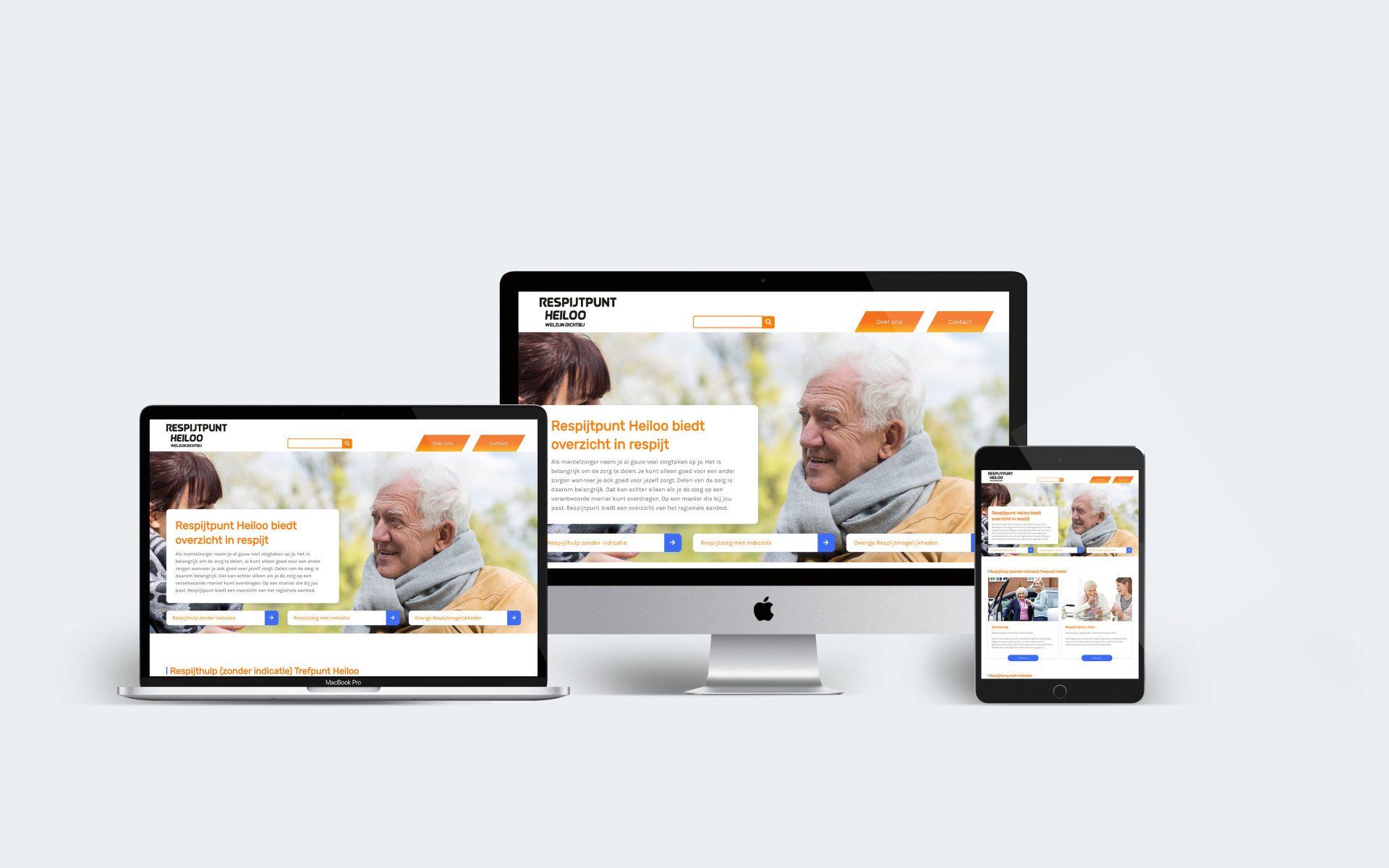 Responsieve website mockup voor laptop, desktop en telefoon, met een homepage waarop een lachende oudere man en oranje accenten te zien zijn.
