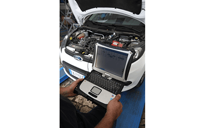 diagnosi computerizzata di motore auto ford