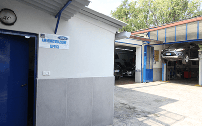 garage per il deposito auto ford