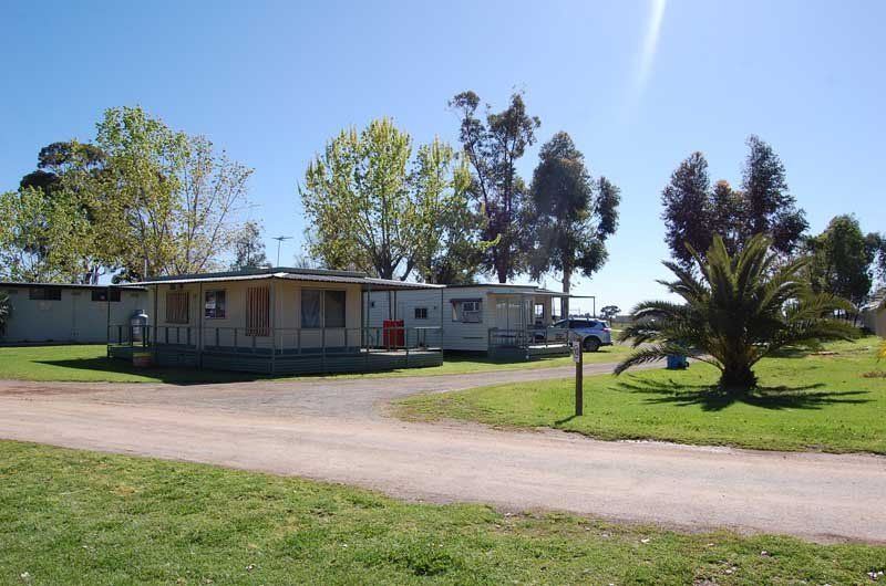 cabins at caravan park in curlwaa
