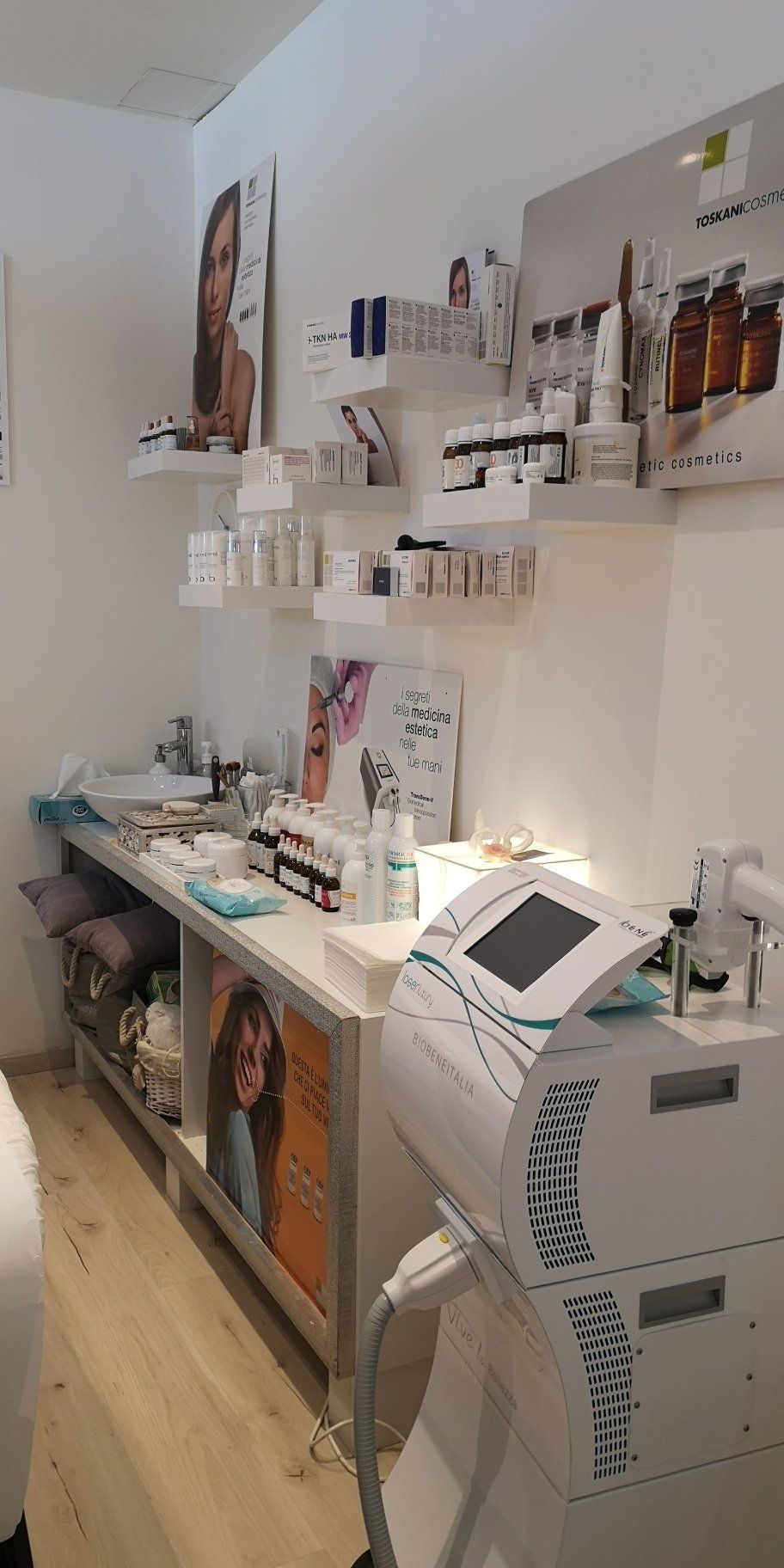 MANICURE E PEDICURE