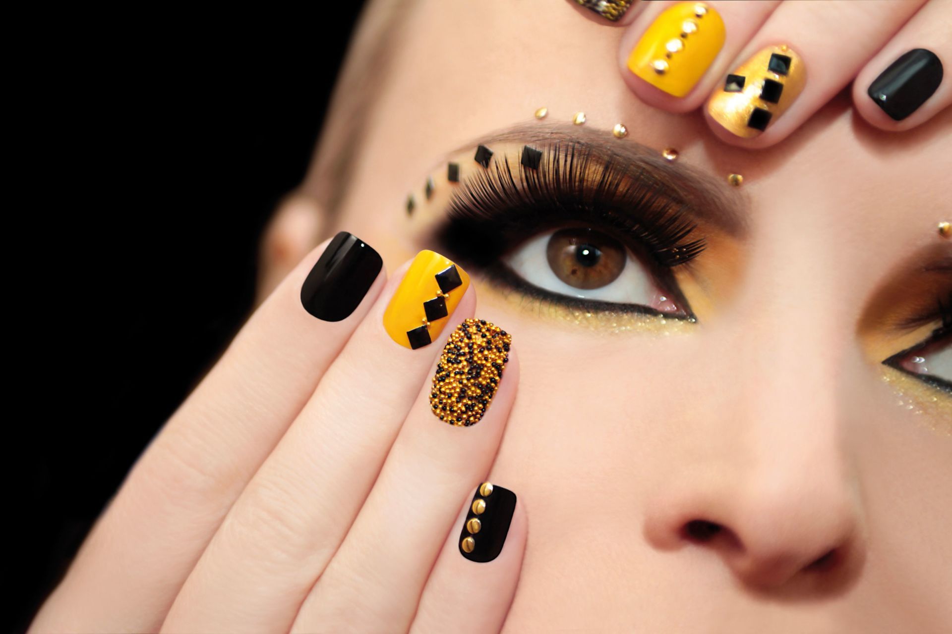 MANICURE E PEDICURE