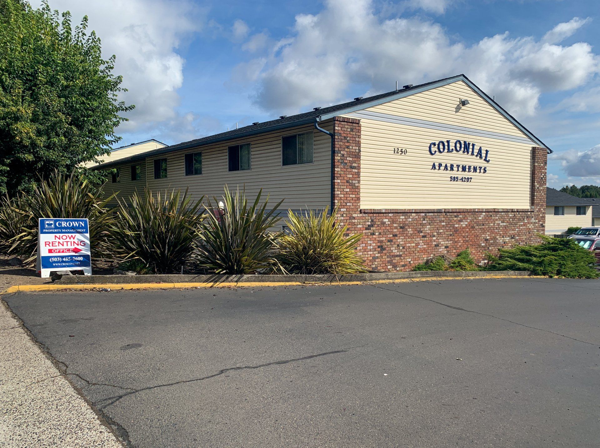 Colonial Apartments thumbnail