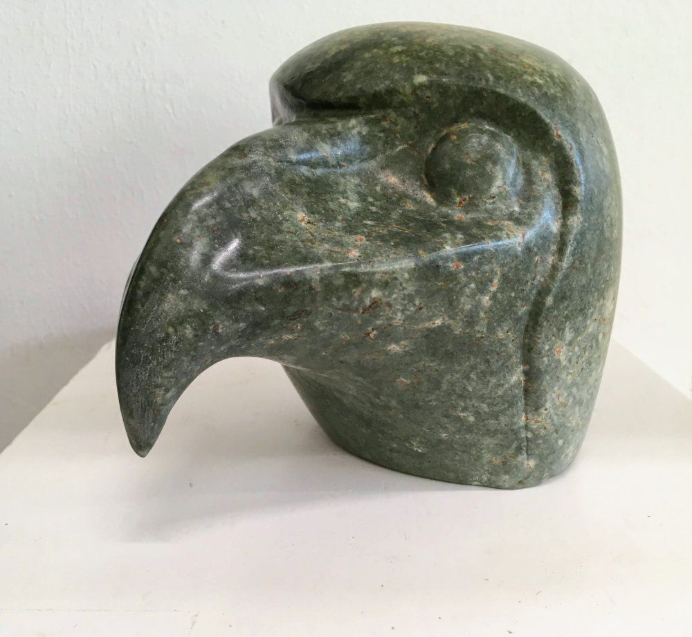 beeld roofvogel serpentijn