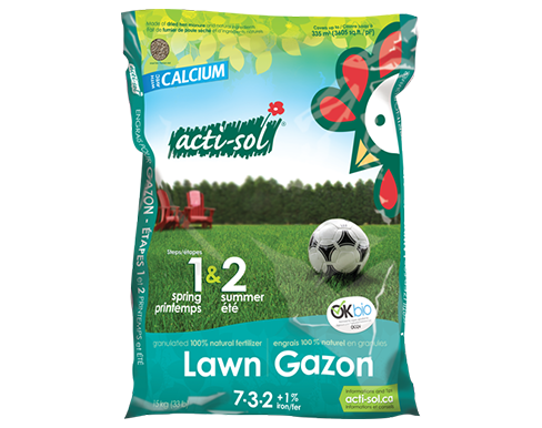Sac d'engrais Acti-Sol Lawn Gazon avec ballon de football sur gazon, 7-3-2 +1% Ca, printemps et été.