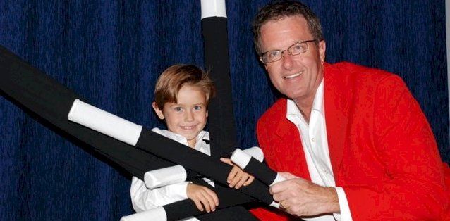 Pattricks Magic - Stand Up/Stage Magic for Company Party, Awards Dinner, Festival