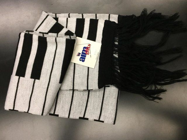 image-1477544-keyboarad_scarf.w640.jpg image-1477544-keyboarad_scarf.w640.jpg